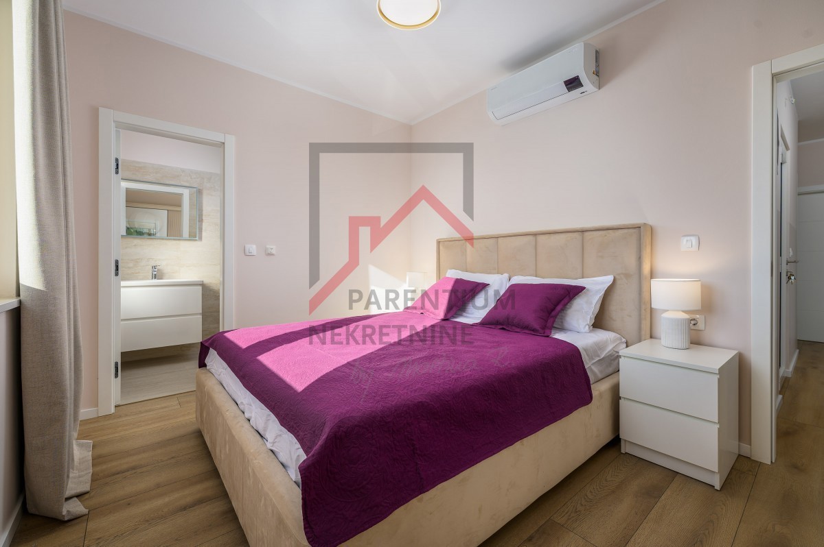 Parenzo - appartamento con tre camere da letto, arredato e vicino al mare