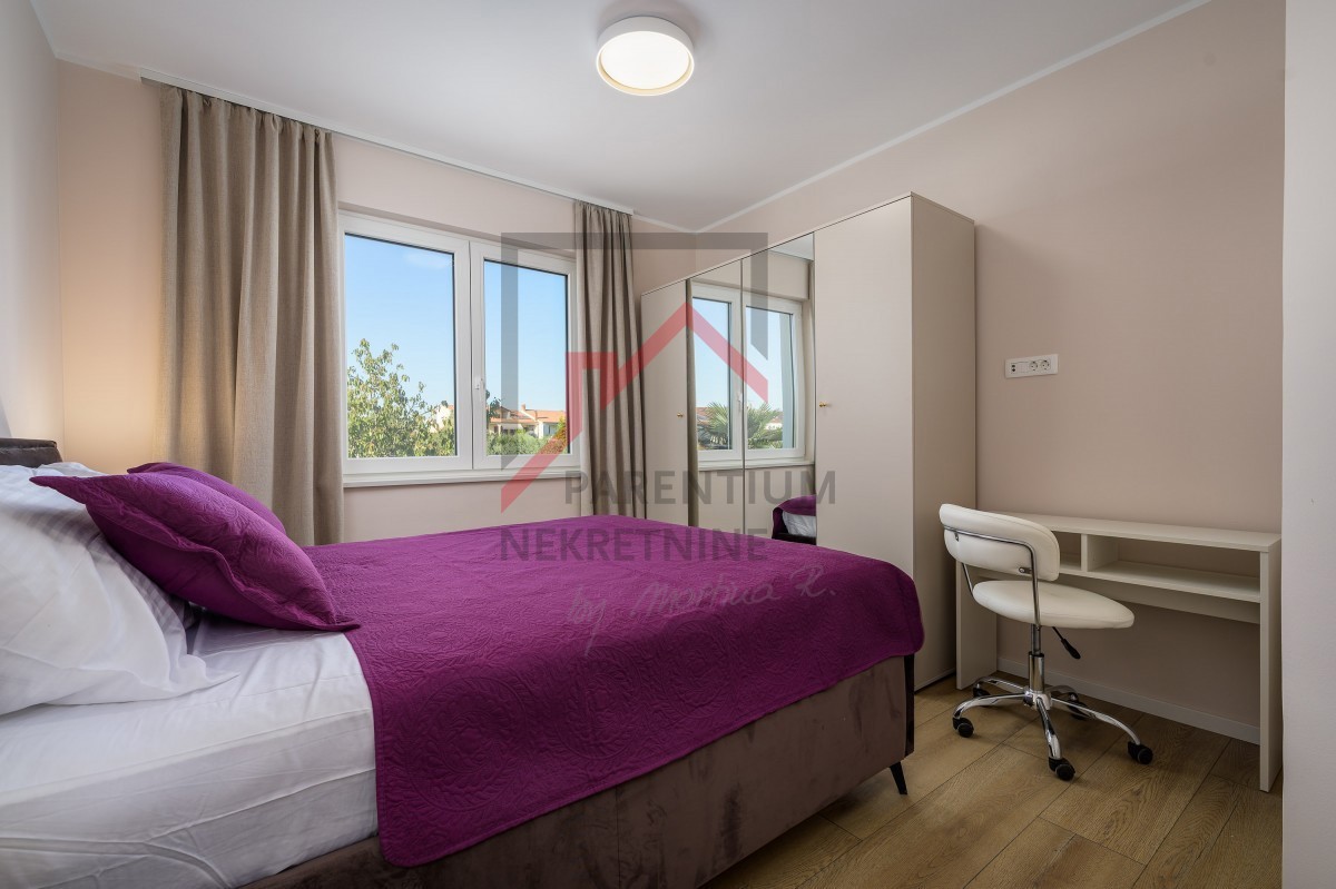 Parenzo - appartamento con tre camere da letto, arredato e vicino al mare