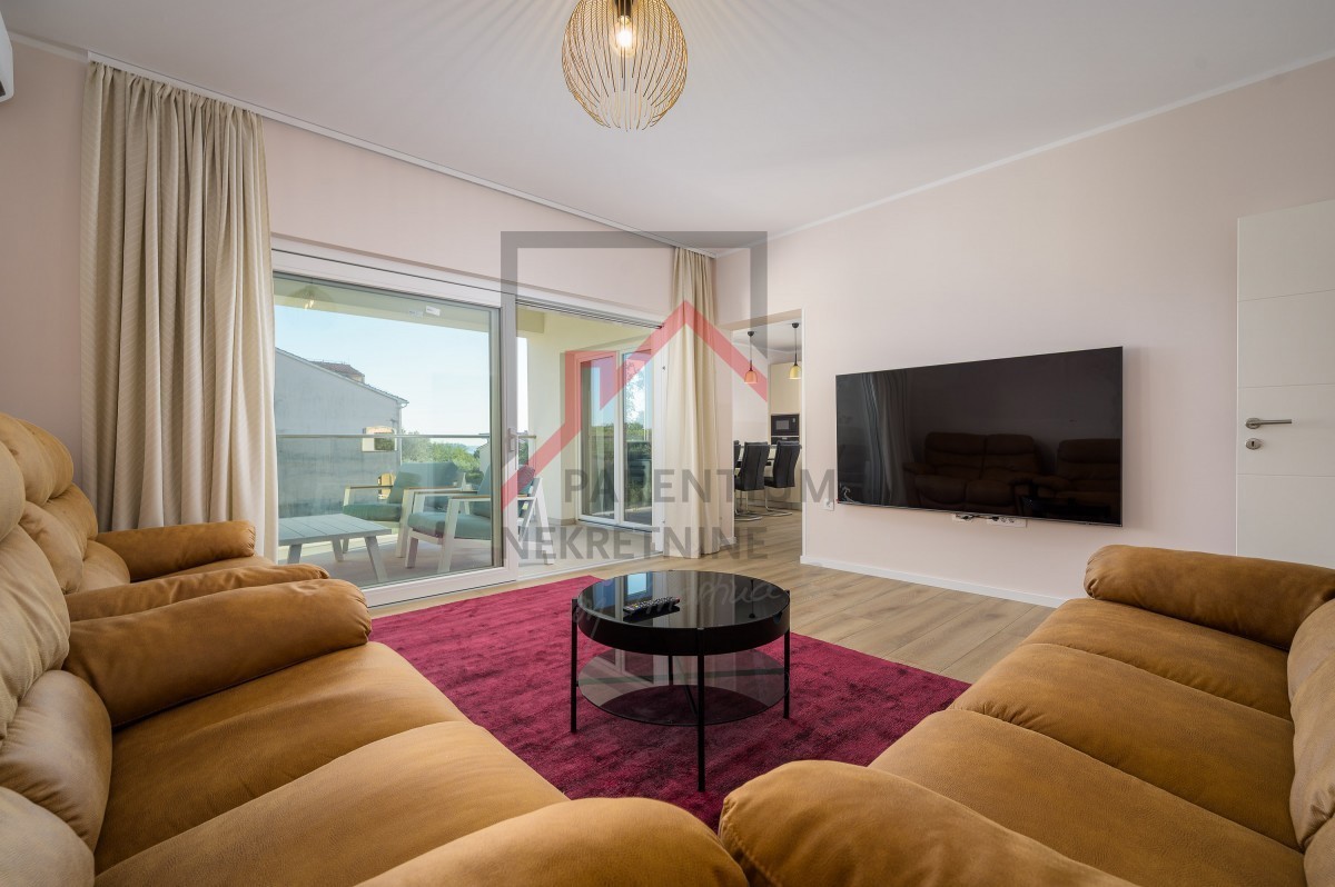 Parenzo - appartamento con tre camere da letto, arredato e vicino al mare