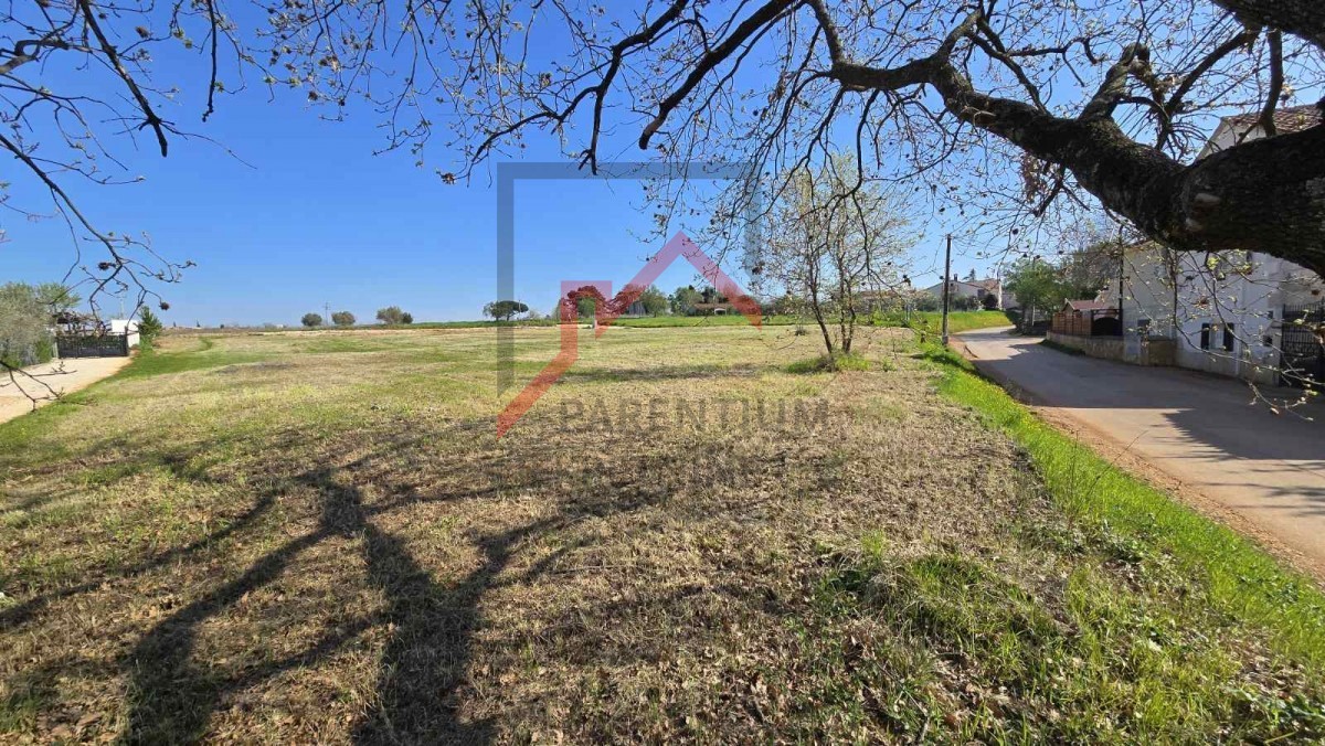 Istria, zona di Parenzo - Terreno paradisiaco per il tuo investimento - 1473 m2 di potenziale edificabile