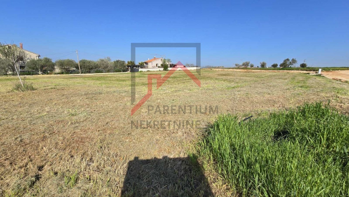 Istria, zona di Parenzo - Terreno paradisiaco per il tuo investimento - 1473 m2 di potenziale edificabile