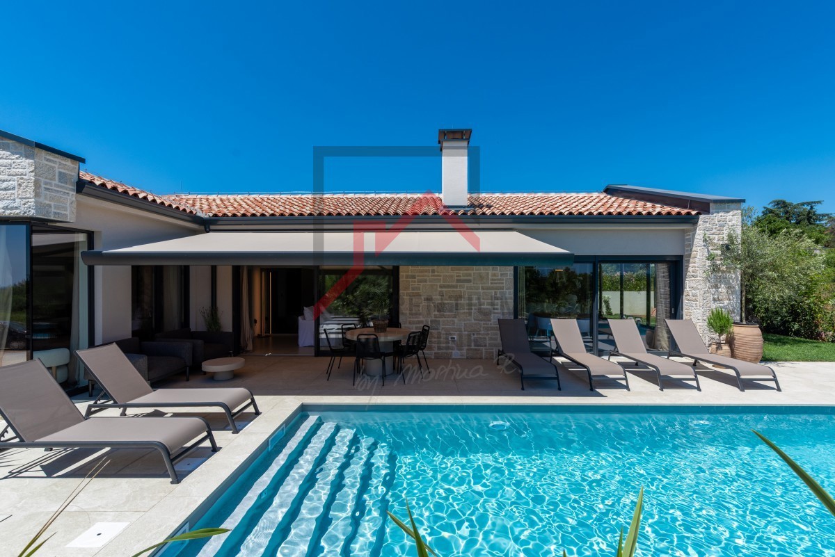 Istria, zona Parenzo - Villa moderna su un unico piano, tre camere da letto, piscina riscaldata, giardino paesaggistico, parcheggio