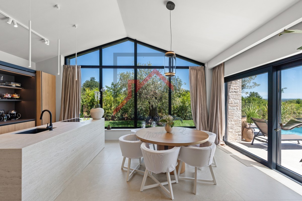 Istria, zona Parenzo - Villa moderna su un unico piano, tre camere da letto, piscina riscaldata, giardino paesaggistico, parcheggio