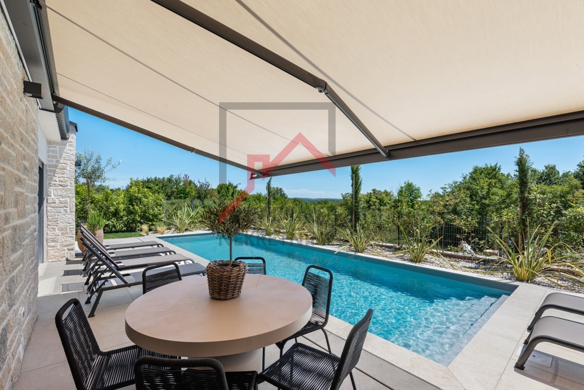 Istria, zona Parenzo - Villa moderna su un unico piano, tre camere da letto, piscina riscaldata, giardino paesaggistico, parcheggio