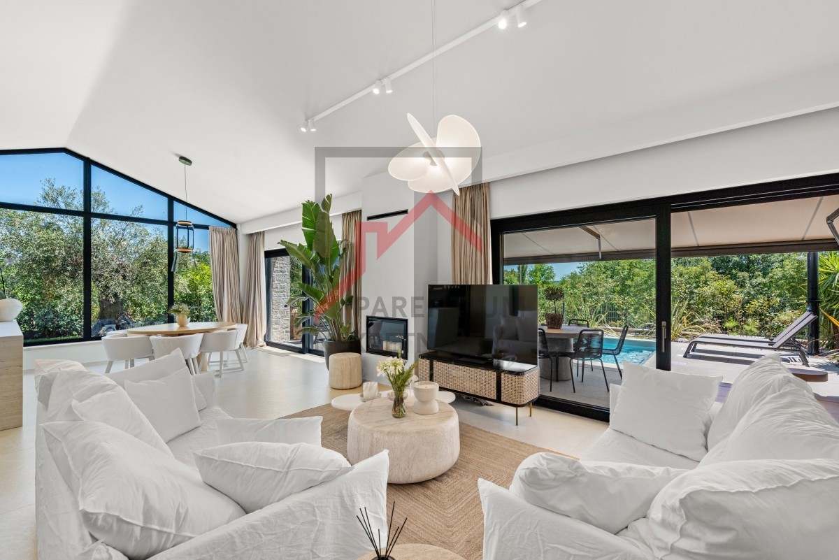 Istria, zona Parenzo - Villa moderna su un unico piano, tre camere da letto, piscina riscaldata, giardino paesaggistico, parcheggio