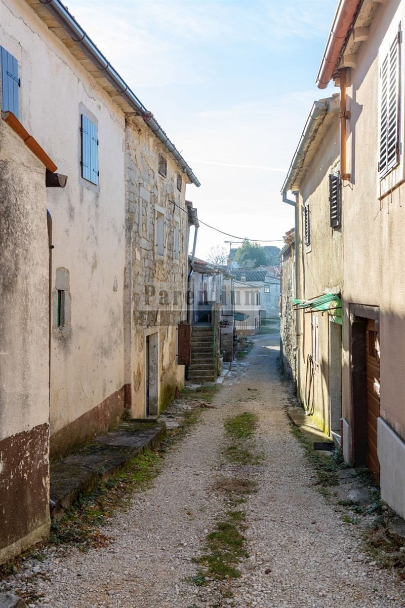 Casa in pietra per l'adattamento