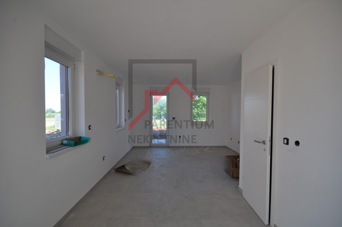 Parenzo, dintorni, appartamento su due piani con vista mare!