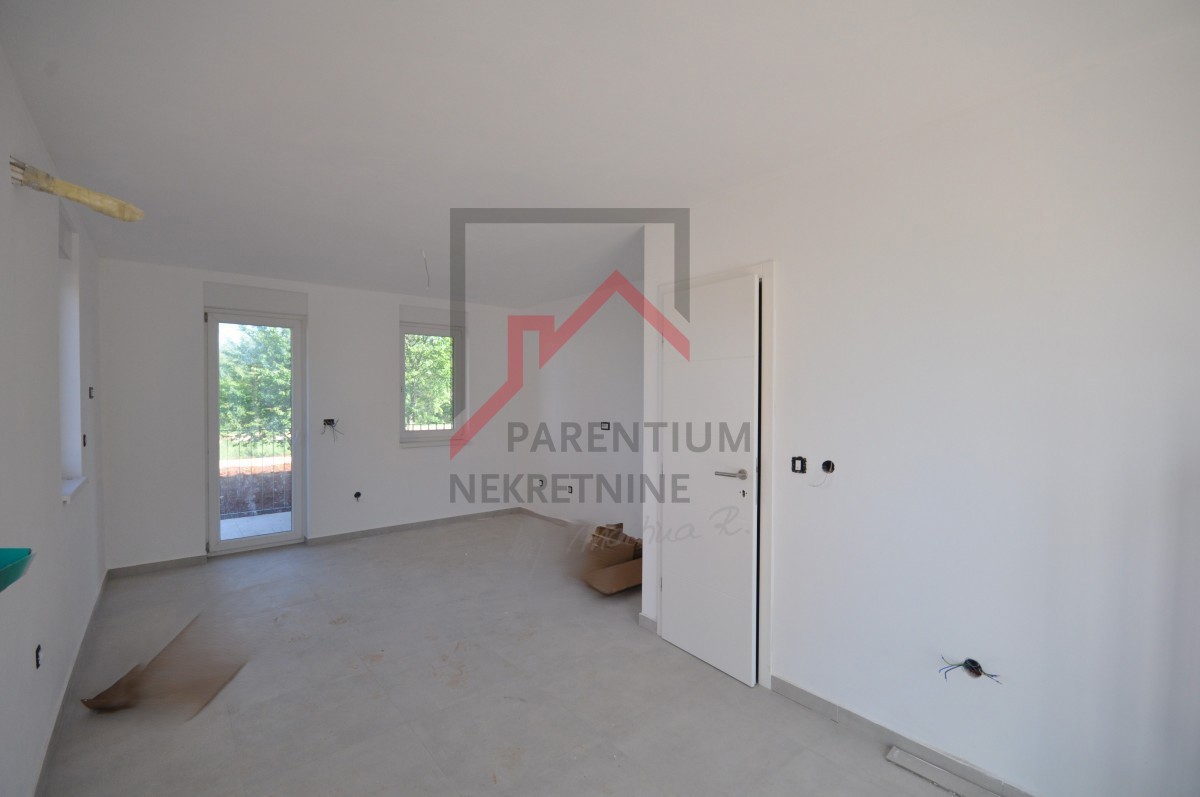 Parenzo, dintorni, appartamento su due piani con vista mare!