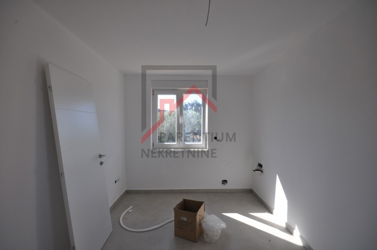 Parenzo, dintorni, appartamento su due piani con vista mare!