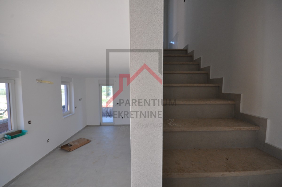 Parenzo, dintorni, appartamento su due piani con vista mare!