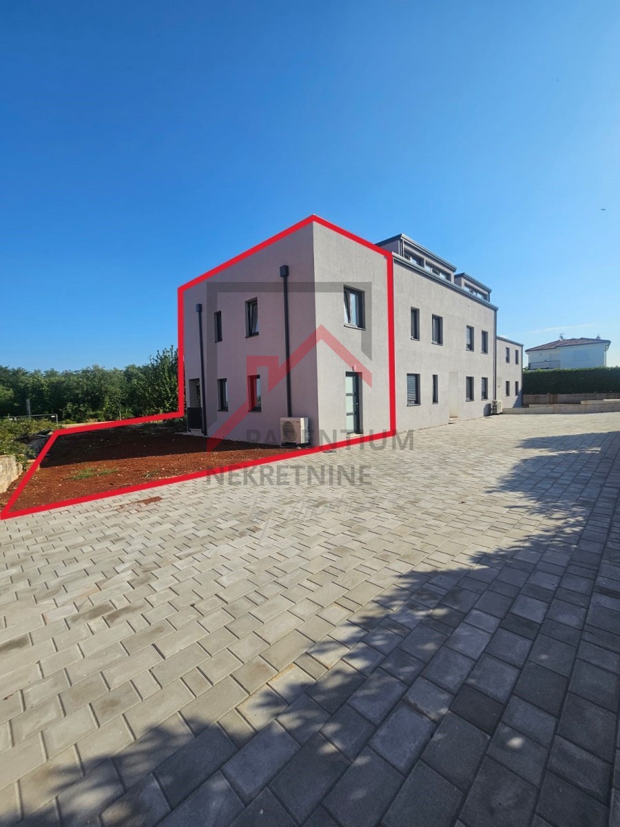 Parenzo, dintorni, appartamento su due piani con vista mare!