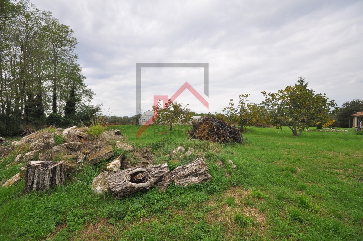 Terreno edificabile per due ville con piscina in posizione tranquilla