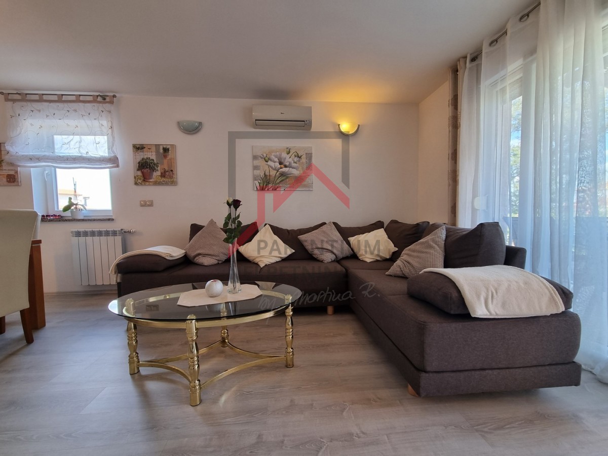 Casa, prima in fila, vicina a tutti i servizi!