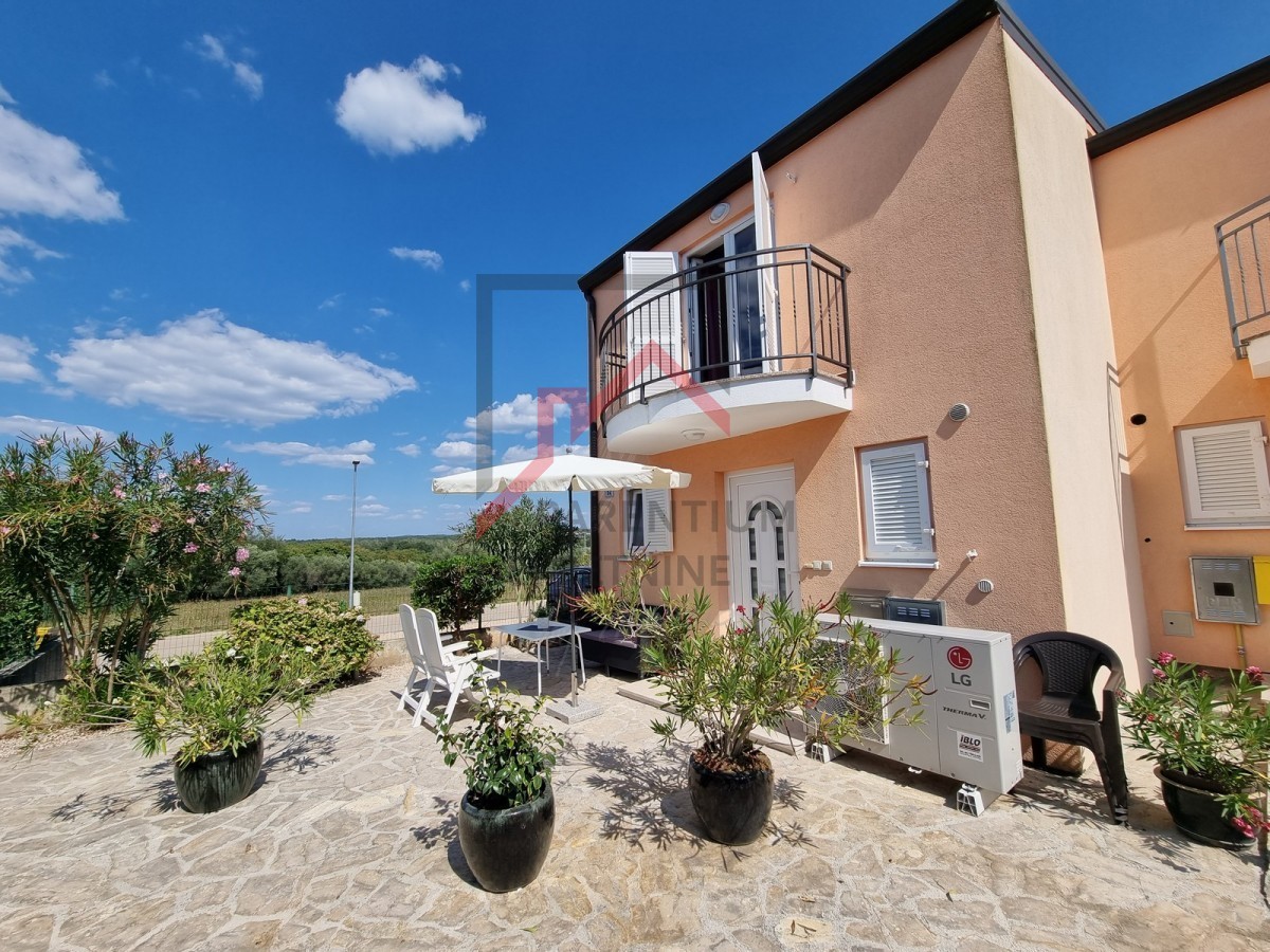 Casa, prima in fila, vicina a tutti i servizi!