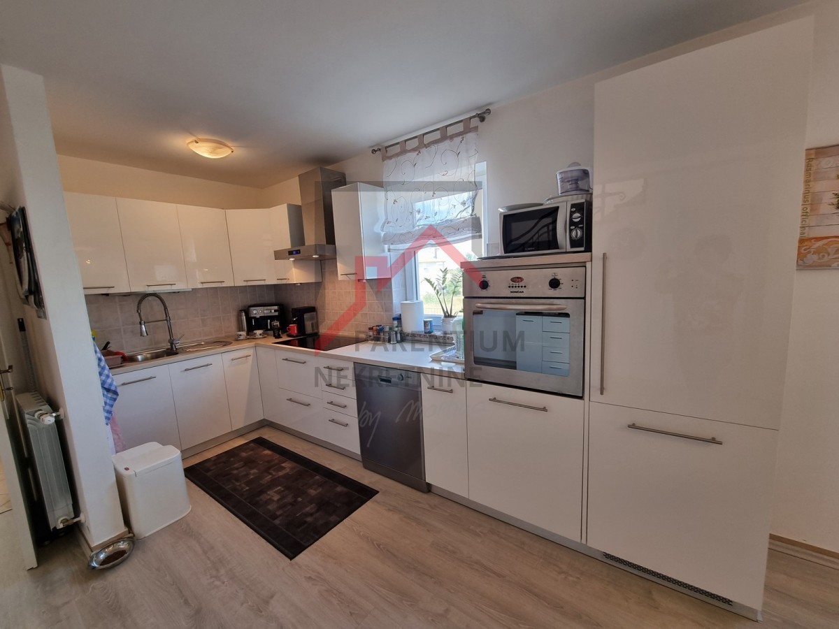 Casa, prima in fila, vicina a tutti i servizi!