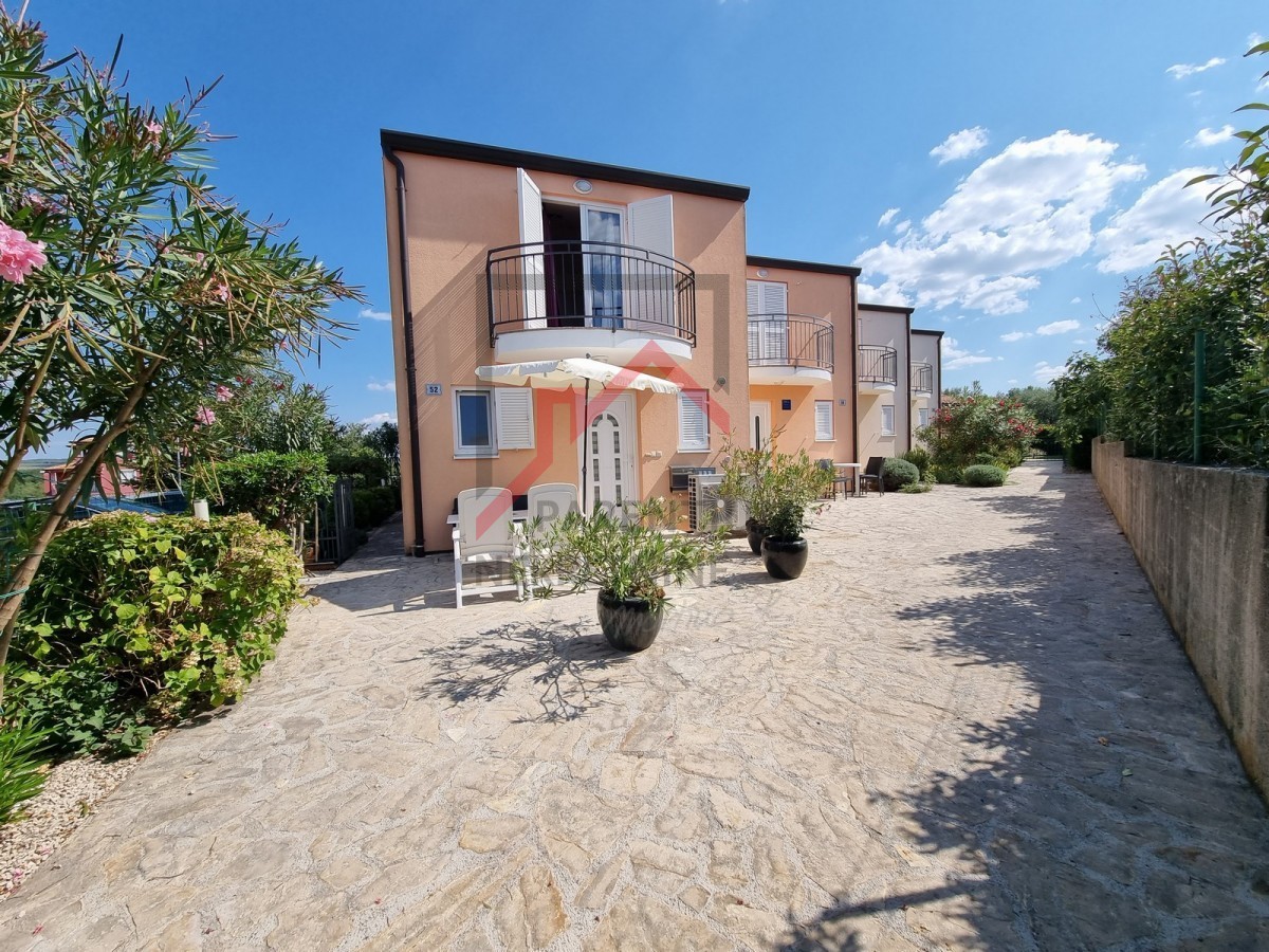 Casa, prima in fila, vicina a tutti i servizi!