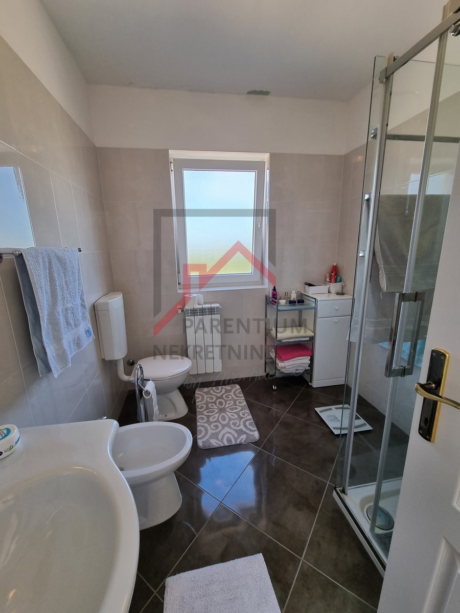 Casa, prima in fila, vicina a tutti i servizi!