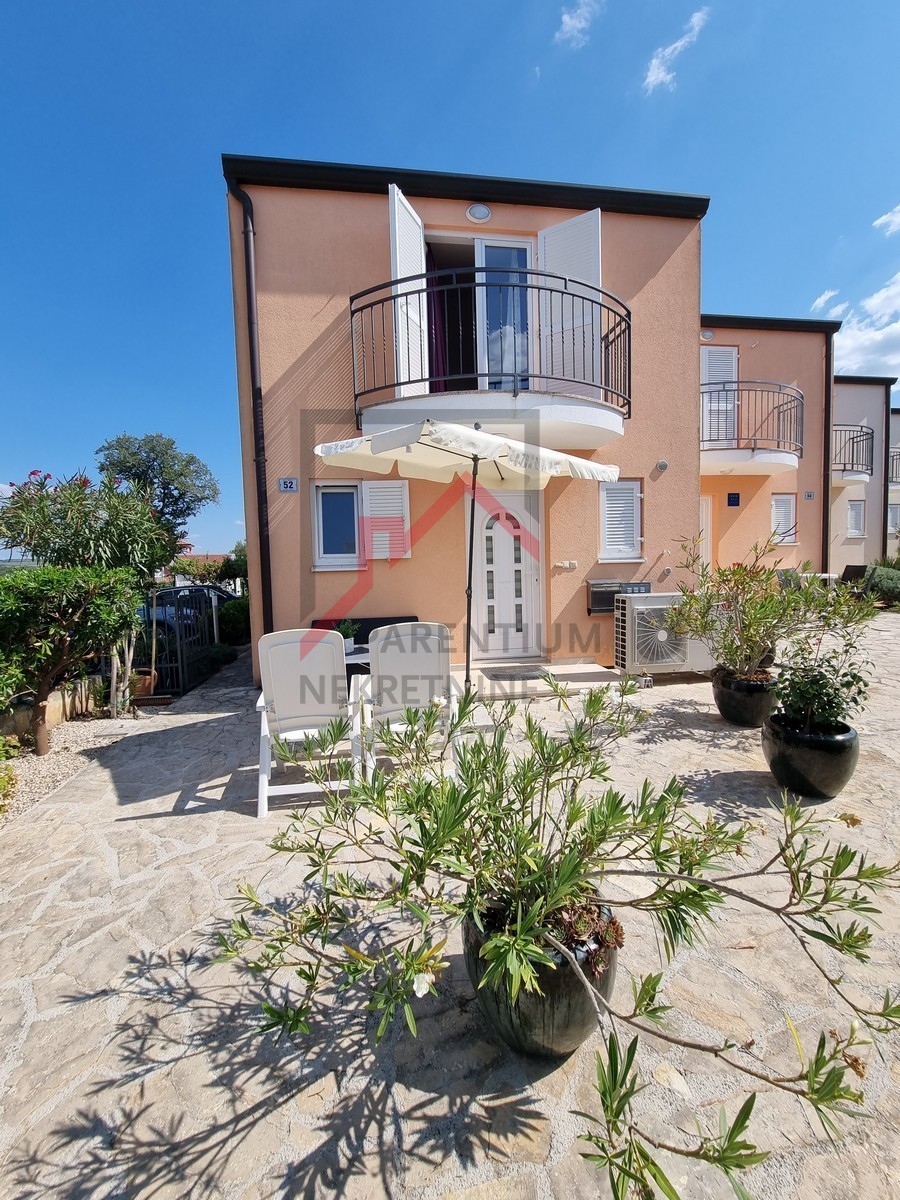 Casa, prima in fila, vicina a tutti i servizi!