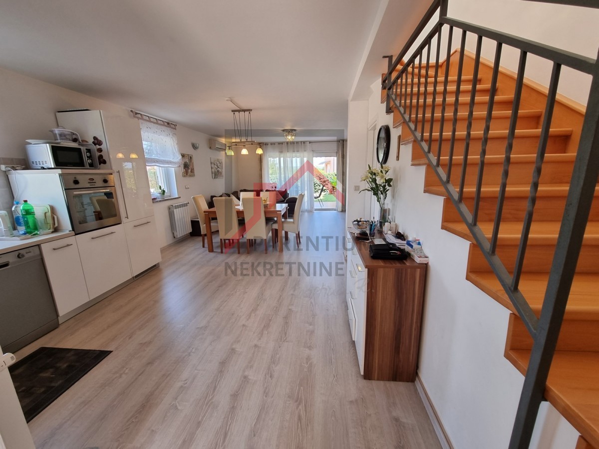 Casa, prima in fila, vicina a tutti i servizi!