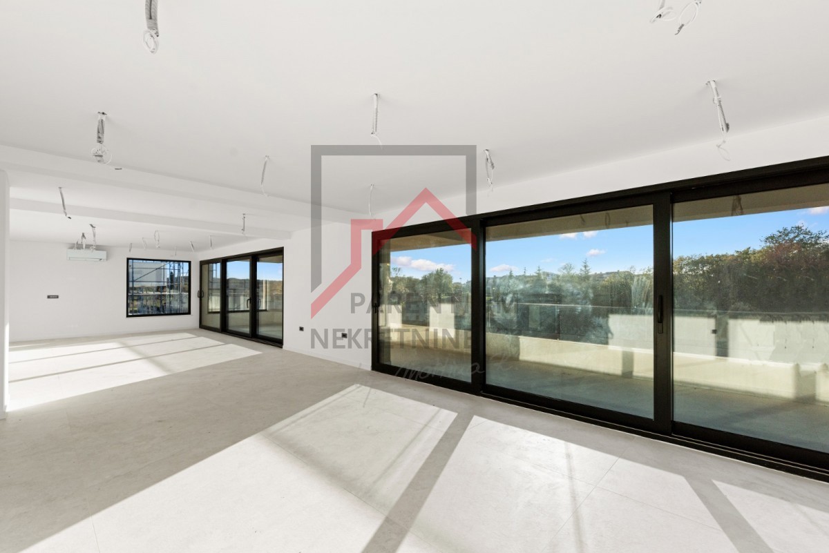 Istria, Parenzo - Lussuoso attico al secondo piano con vista mare