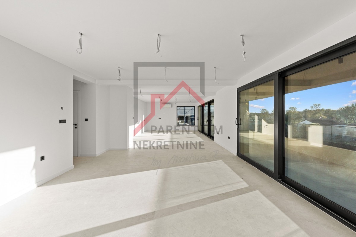 Istria, Parenzo - Lussuoso attico al secondo piano con vista mare