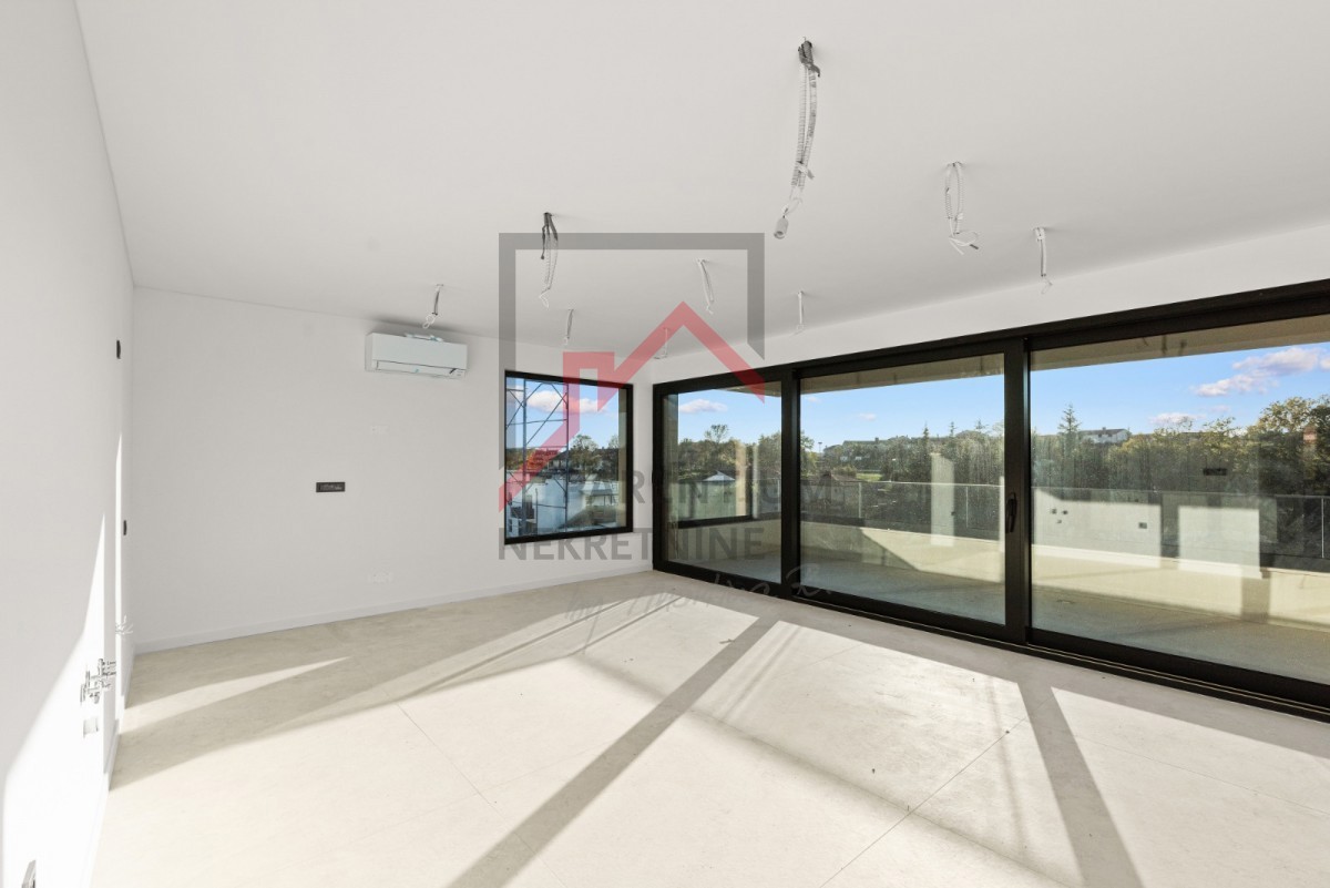 Istria, Parenzo - Lussuoso attico al secondo piano con vista mare