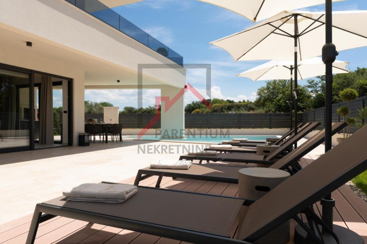 Bellissima villa moderna non lontano dal mare e dal centro città!