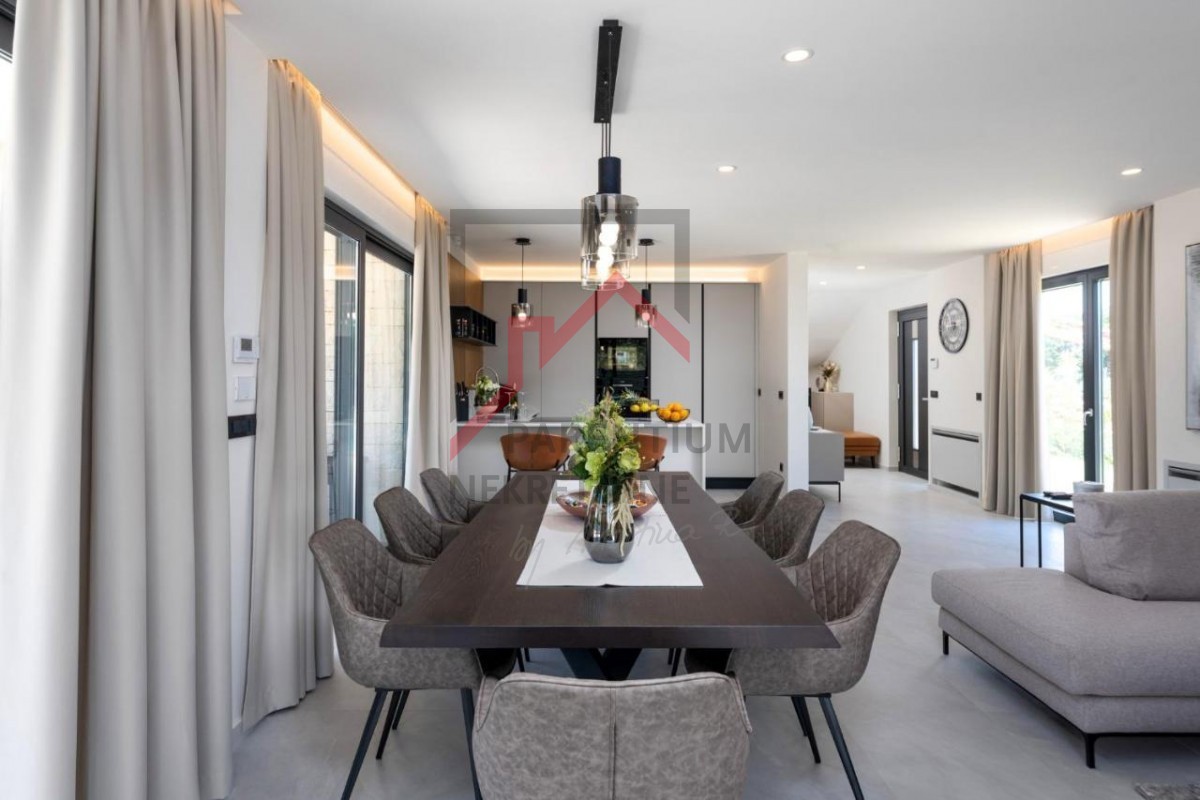 Bellissima villa moderna non lontano dal mare e dal centro città!