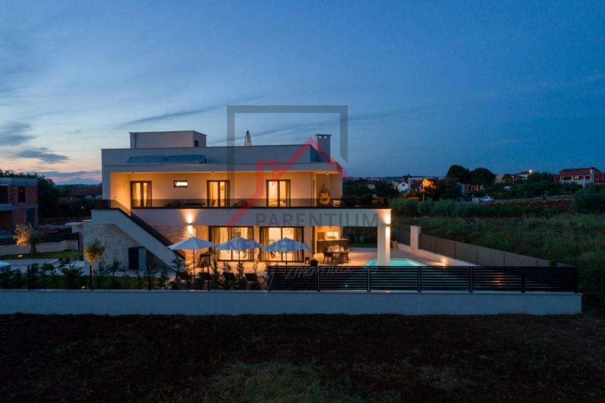 Bellissima villa moderna non lontano dal mare e dal centro città!