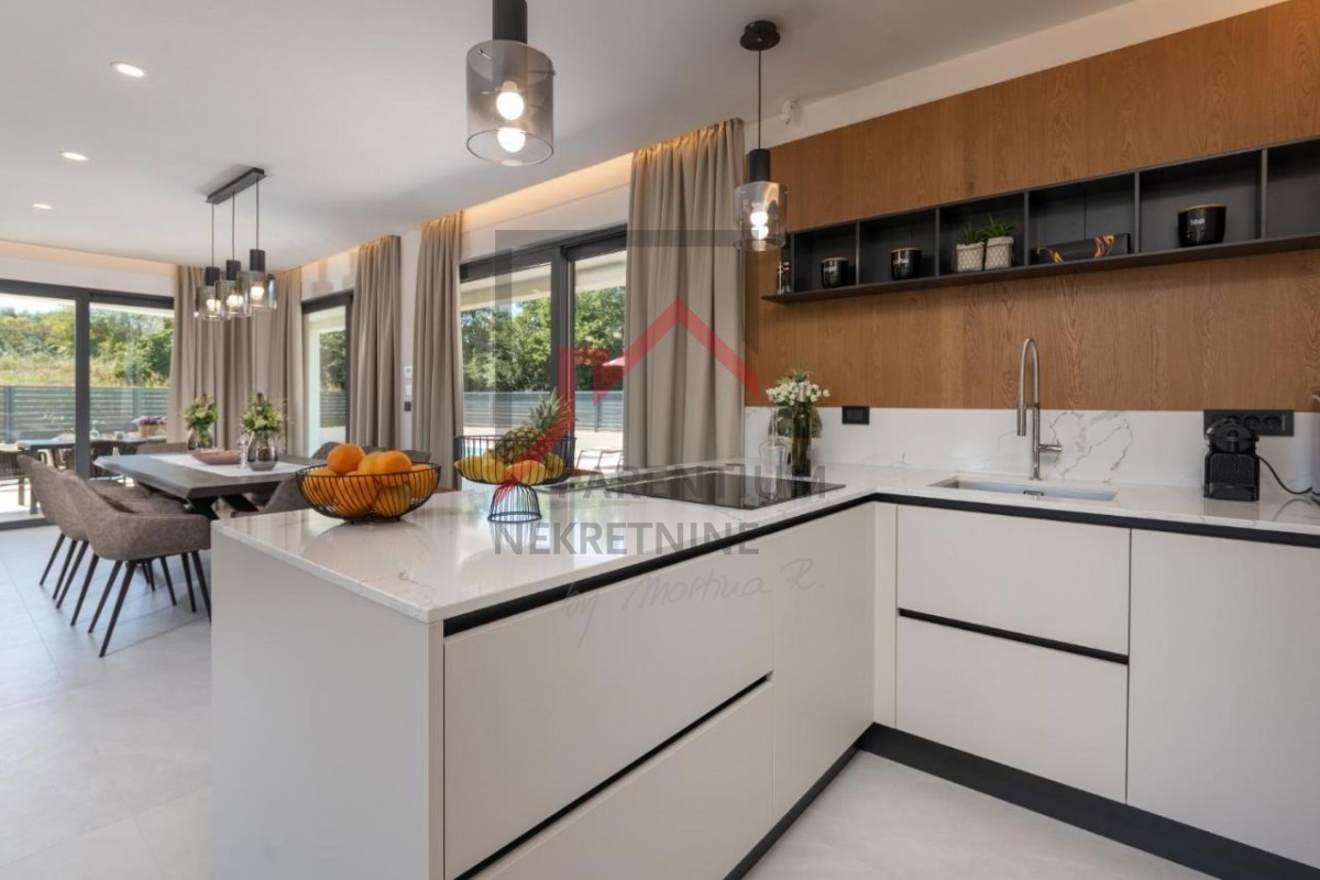 Bellissima villa moderna non lontano dal mare e dal centro città!