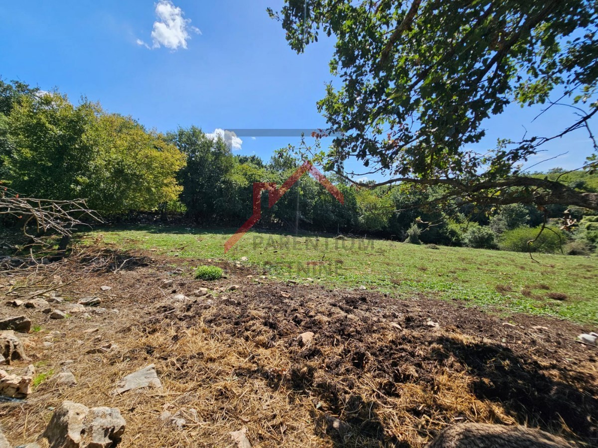 Terreno edificabile per la costruzione di una casa in posizione tranquilla