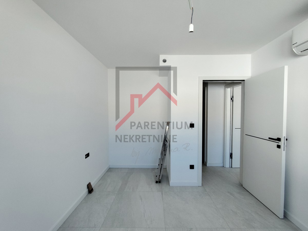 Istria, centro di Parenzo - moderno appartamento con due camere da letto e garage in un nuovo edificio urbano