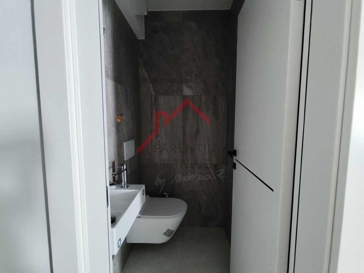 Istria, centro di Parenzo - moderno appartamento con due camere da letto e garage in un nuovo edificio urbano