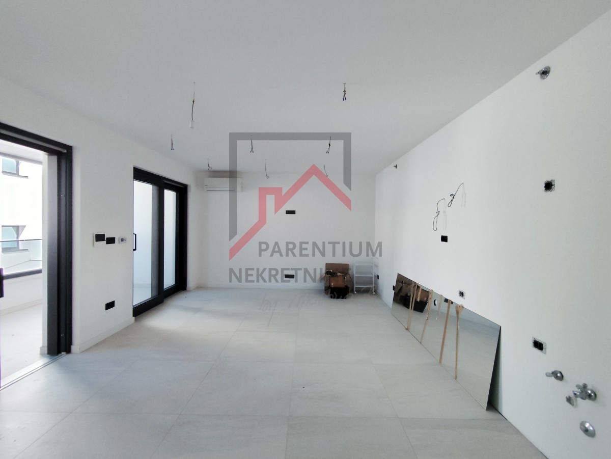 Istria, centro di Parenzo - moderno appartamento con due camere da letto e garage in un nuovo edificio urbano