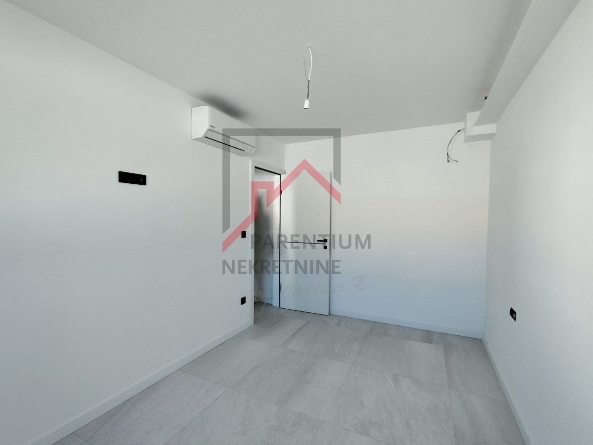 Istria, centro di Parenzo - moderno appartamento con due camere da letto e garage in un nuovo edificio urbano