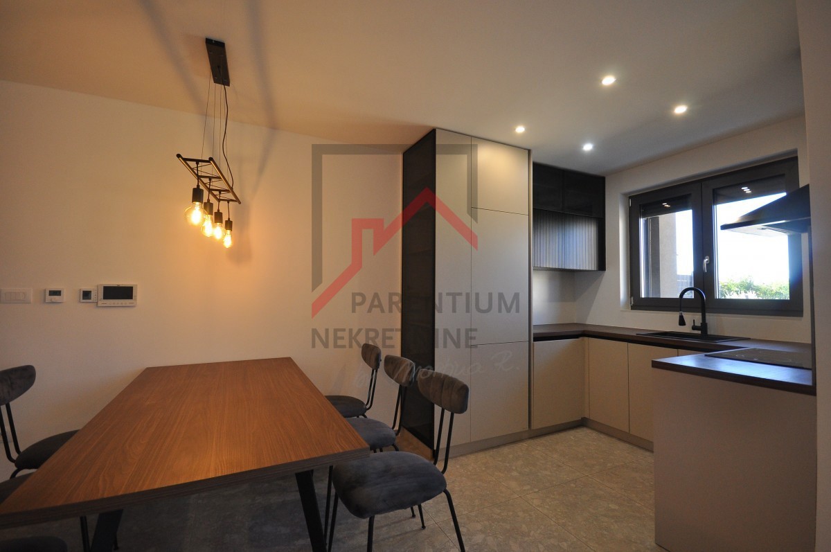 Appartamento arredato al piano terra, con piscina e tre camere da letto!!!