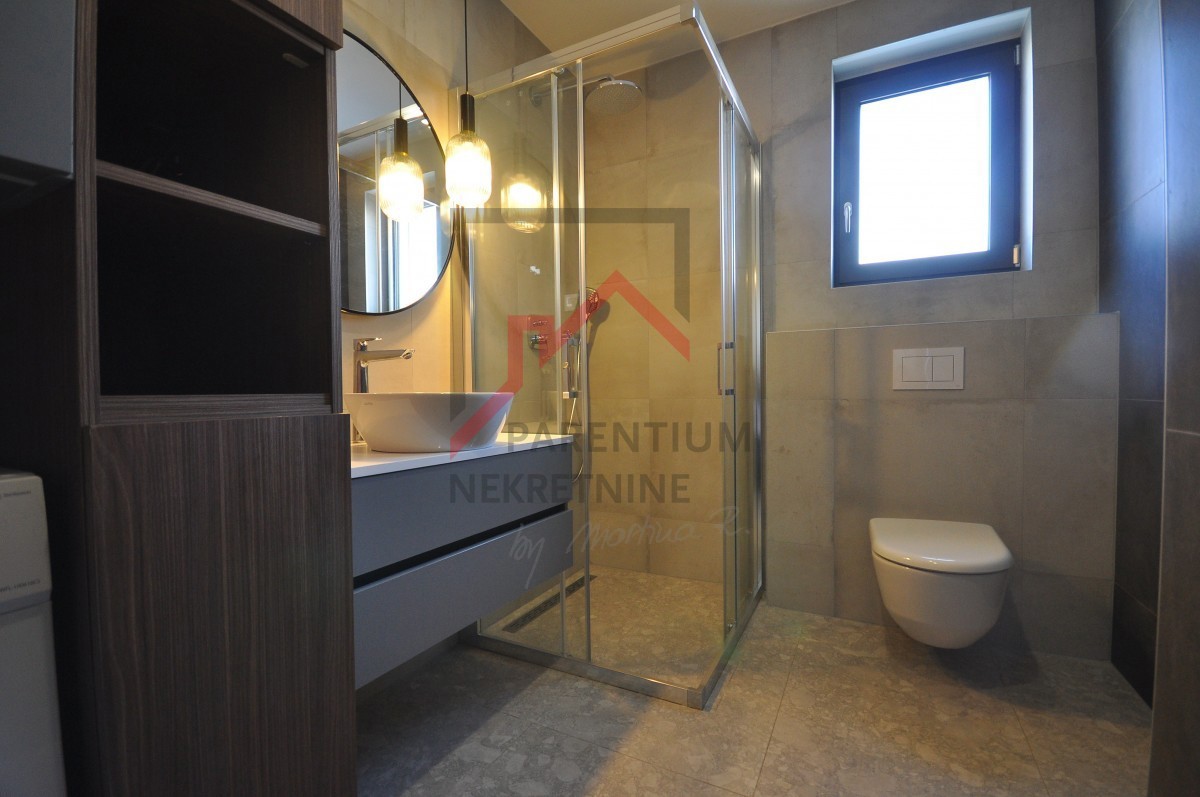 Appartamento arredato al piano terra, con piscina e tre camere da letto!!!