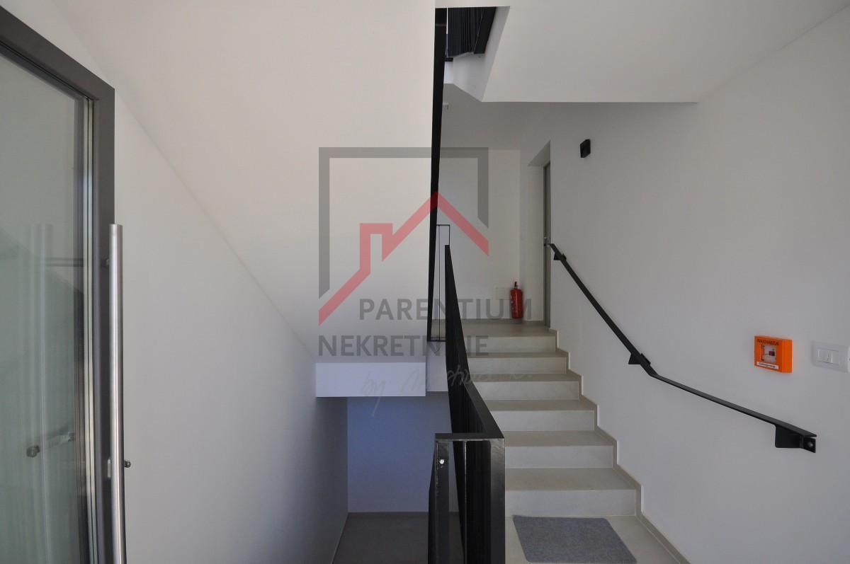 Appartamento arredato al piano terra, con piscina e tre camere da letto!!!