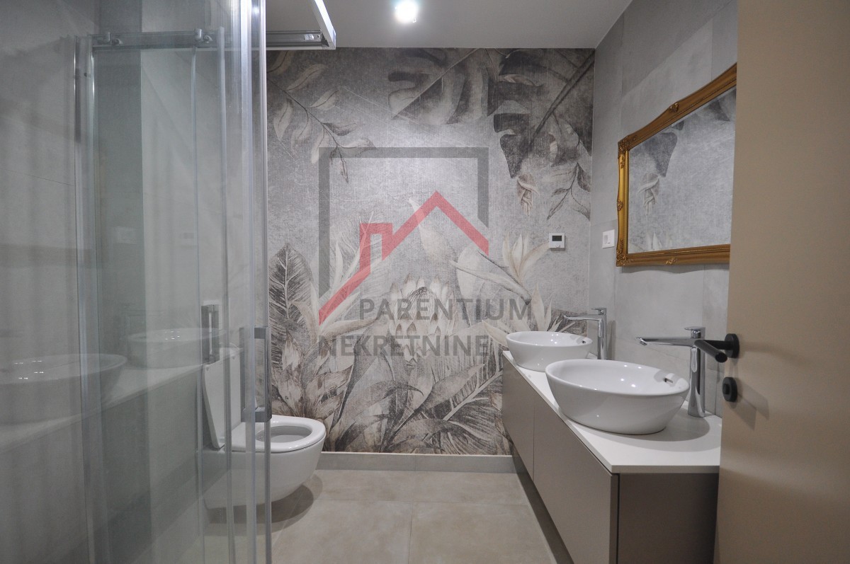 Appartamento arredato al piano terra, con piscina e tre camere da letto!!!