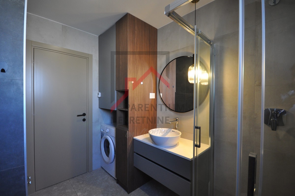 Appartamento arredato al piano terra, con piscina e tre camere da letto!!!