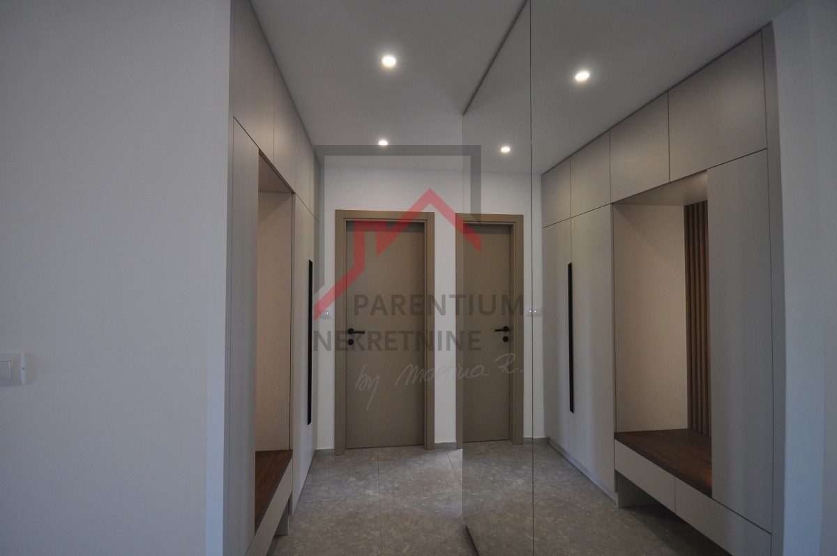 Appartamento arredato al piano terra, con piscina e tre camere da letto!!!