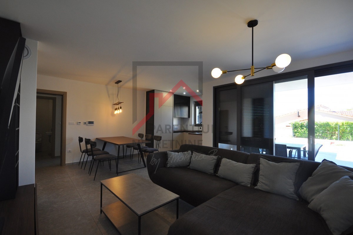 Appartamento arredato al piano terra, con piscina e tre camere da letto!!!