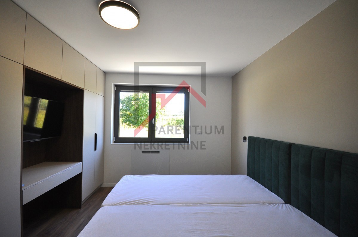 Appartamento arredato al piano terra, con piscina e tre camere da letto!!!