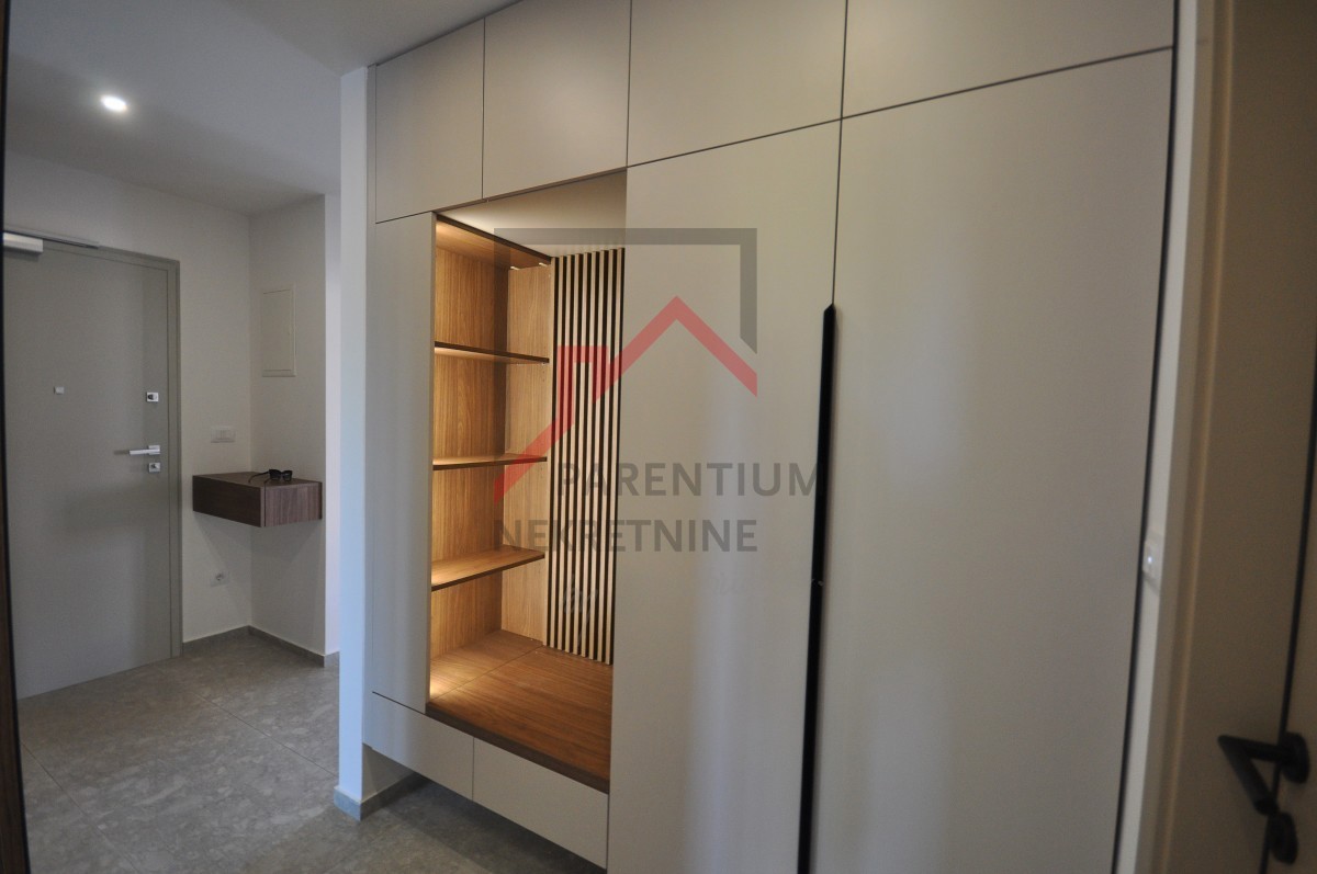 Appartamento arredato al piano terra, con piscina e tre camere da letto!!!