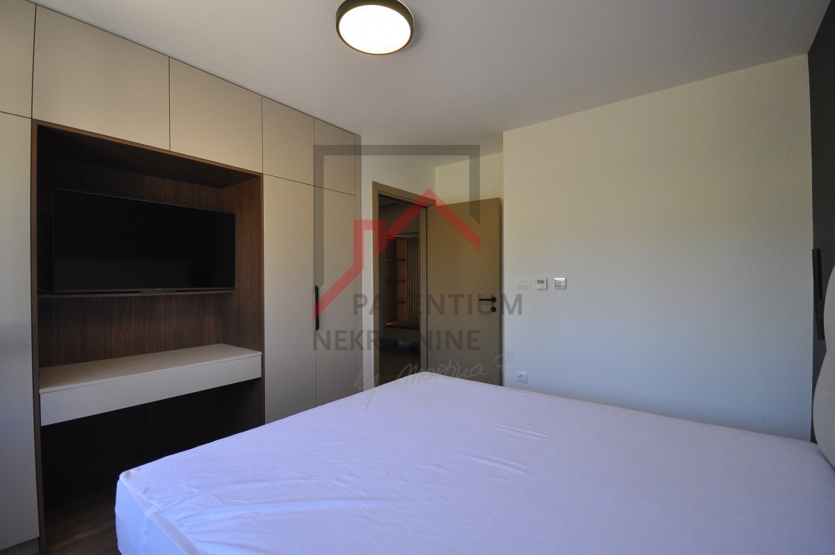 Appartamento arredato al piano terra, con piscina e tre camere da letto!!!