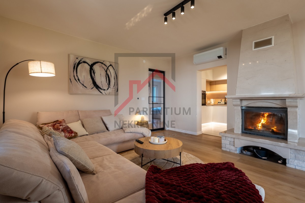 Istria, zona Parenzo – Casa indipendente su 3.000 m² di terreno edificabile