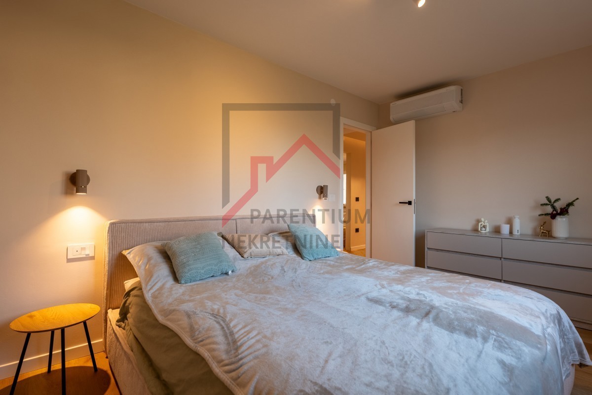 Istria, zona Parenzo – Casa indipendente su 3.000 m² di terreno edificabile