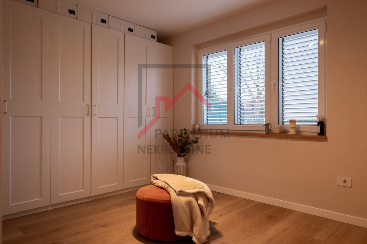 Istria, zona Parenzo – Casa indipendente su 3.000 m² di terreno edificabile