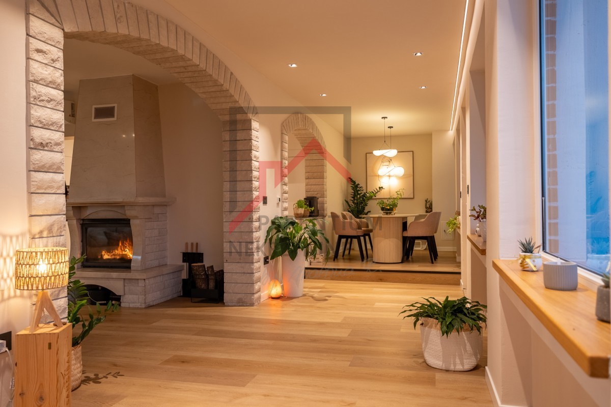 Istria, zona Parenzo – Casa indipendente su 3.000 m² di terreno edificabile