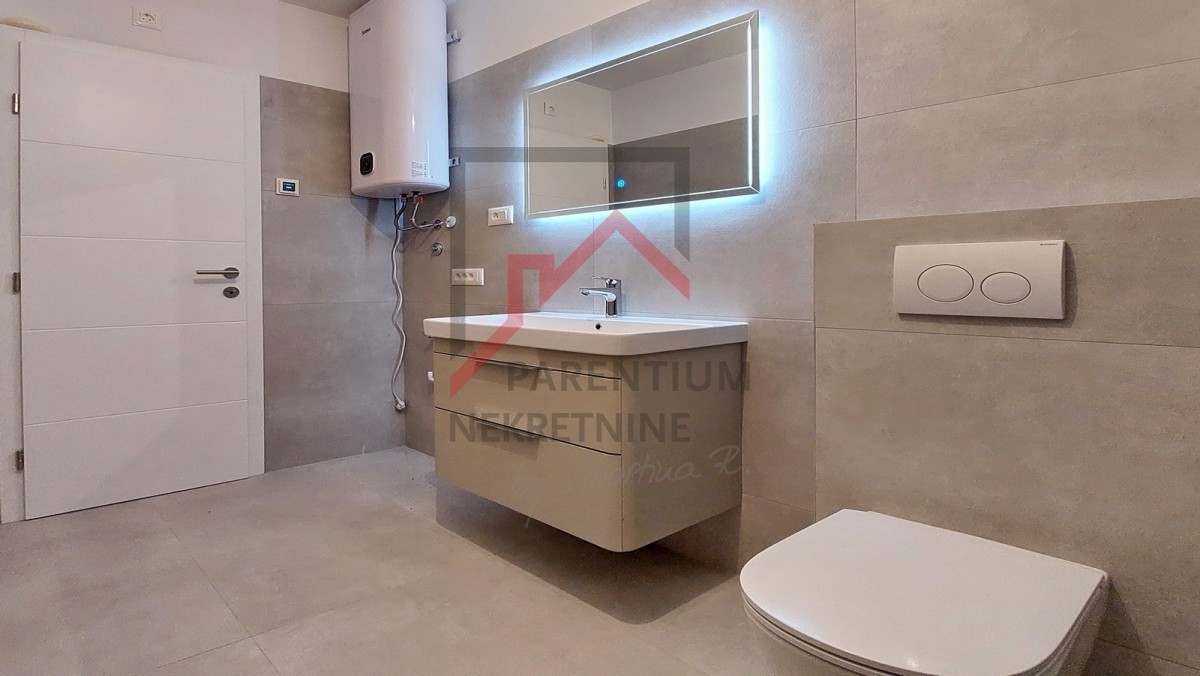 Parenzo, dintorni, nuovo appartamento al piano terra, con due camere da letto, 2 posti auto, cantina e giardino di 180m2